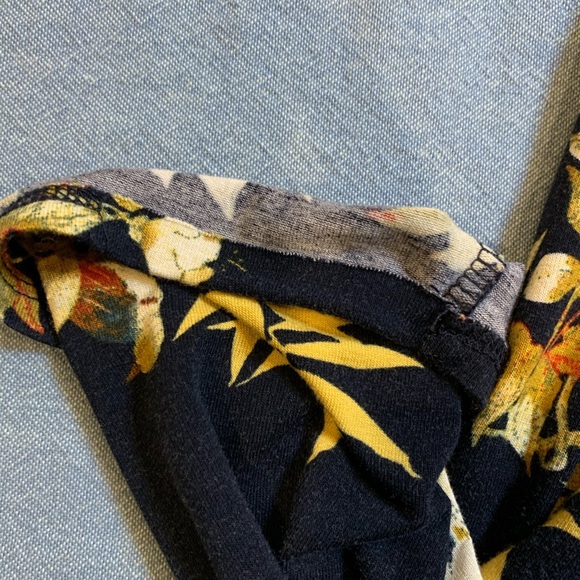 Button Back Ruched Maternity Top - Picture 3 of 3